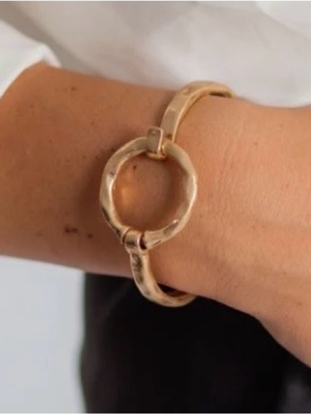 Hammered Circle Link Bracelet in Gold Tone Marked P
